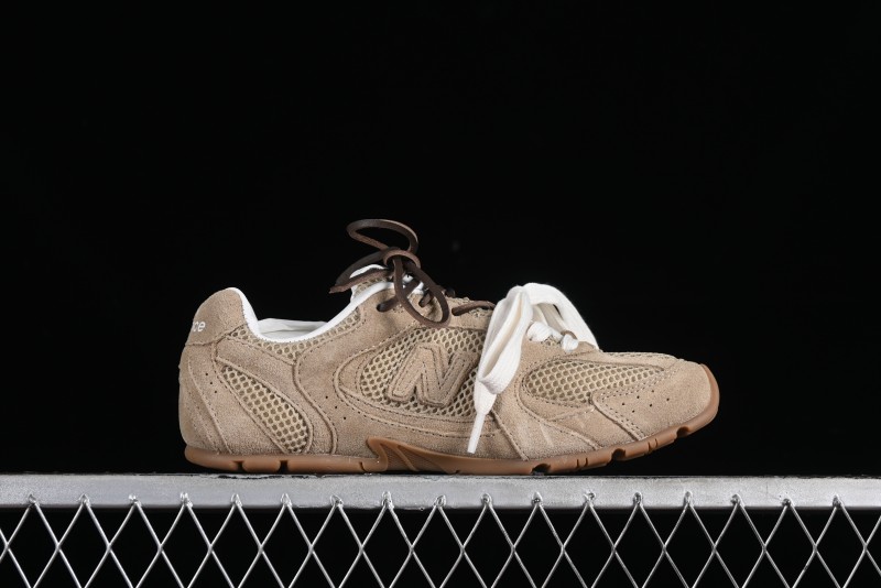 Miu Miu x New Balance 530 Low-Top Retro Running Sneakers with Dual Lace Design - G.D4