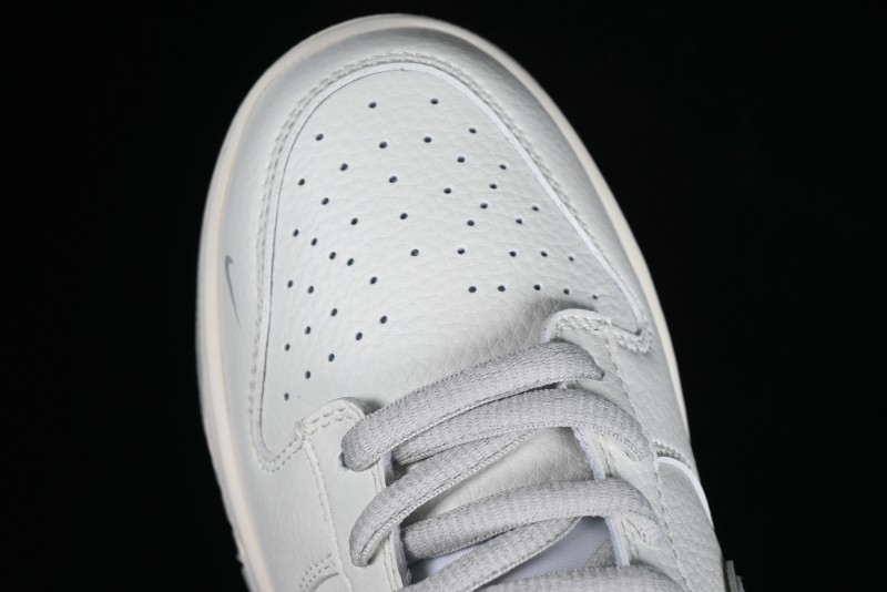Nike Supreme x Nike SB Dunk Low Casual Skate Shoes in Beige Grey - RM2308-233
