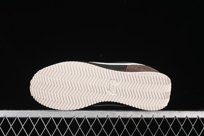 Nike Classic Cortez Leather Retro Running Shoes - DZ2795-200