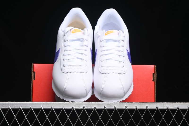 Nike Classic Cortez Leather Retro Running Shoes - DM4044-106