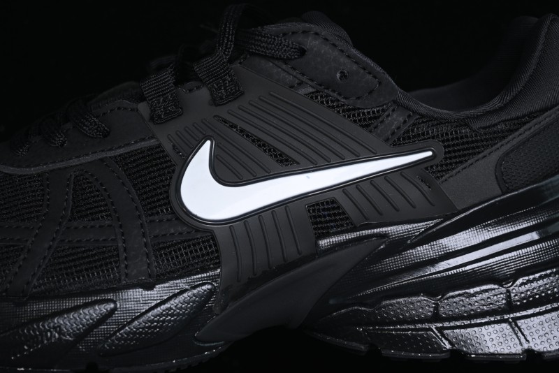Nike Runtekk V2K Low-Top Retro Running Shoes with Cushlon Foam and Distressed Midsole - HQ1582-001