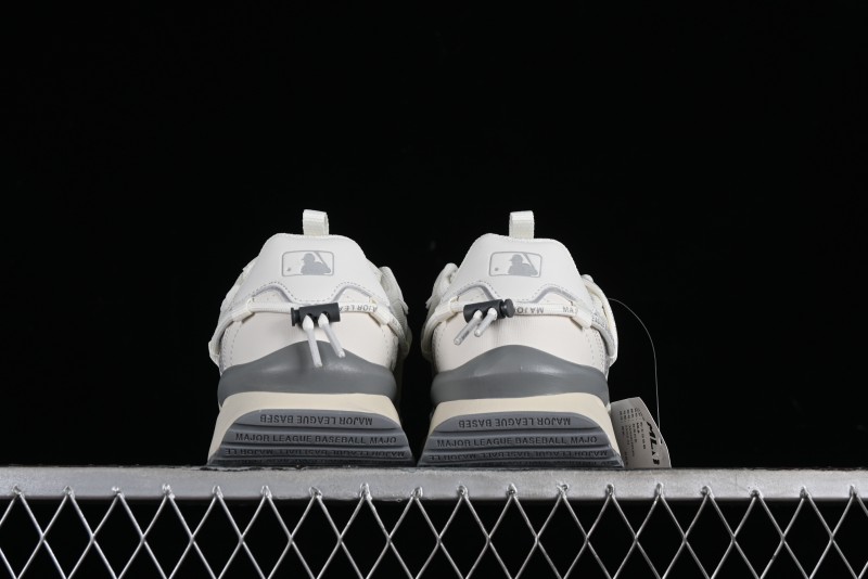 New York Yankees Chunky Runner Basic Lace-Up Lightweight Casual Sneakers - 3ASHCRR3N43WHS