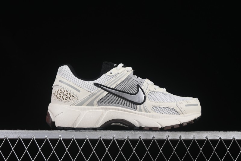 Nike Zoom Vomero 5 Retro Casual Running Shoes with Lightweight EVA Midsole - FJ2028-001