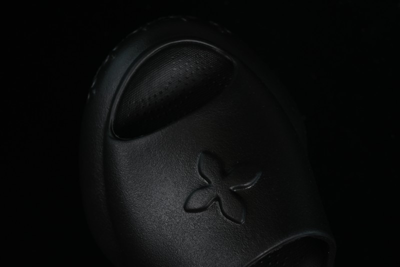 SMFK COMPASS Embossed One-Word Platform Slides - E9066