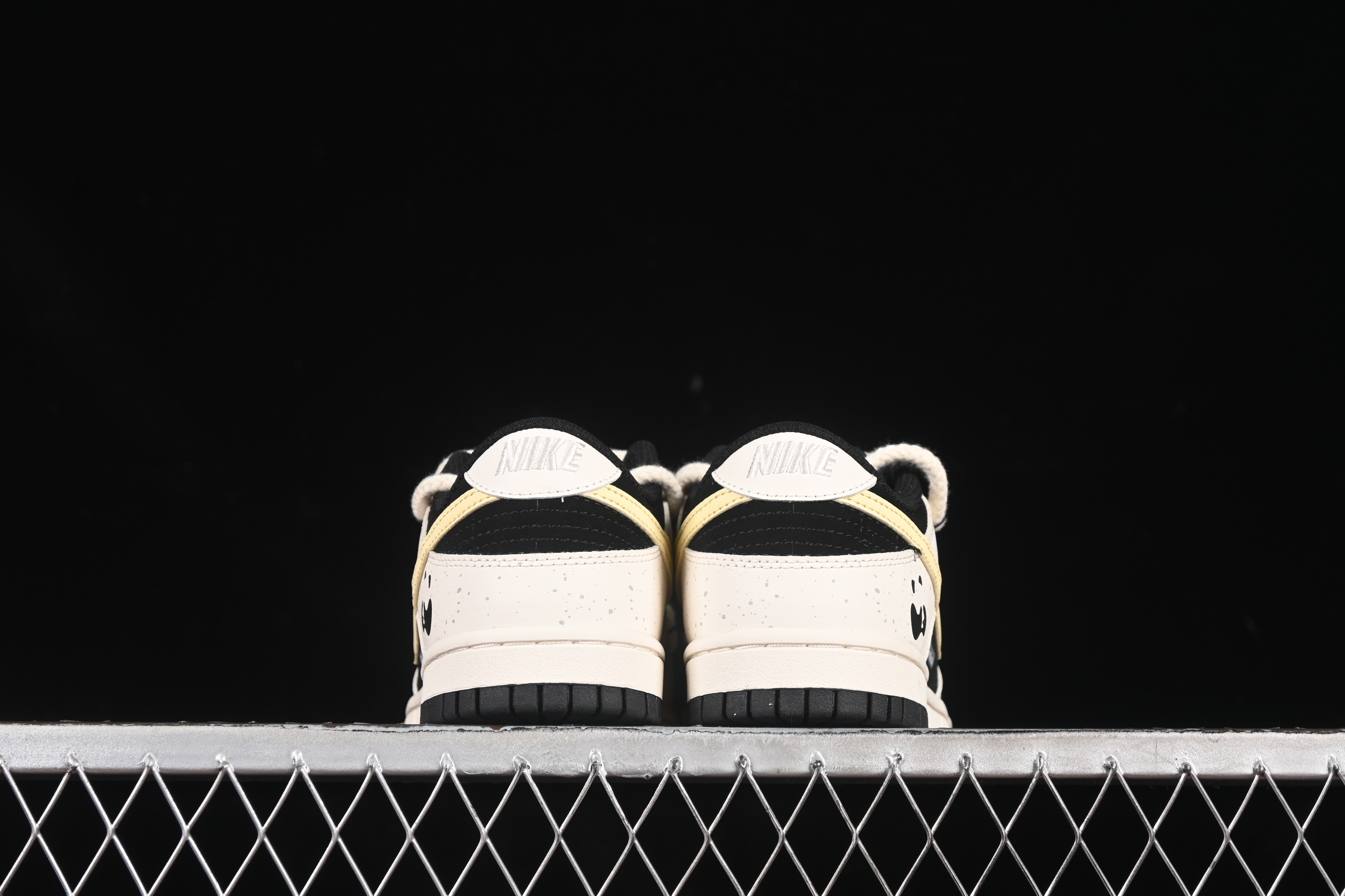 Nike Dunk Low Retro Casual Sneakers with Panda Cheesy Colorway and Splatter Effect - DD1391-100
