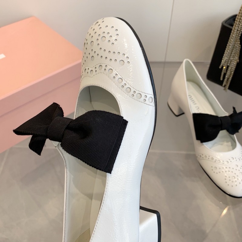 2025 Women Miu Miu White Leather Mary Jane Brogue Bow KFY00280
