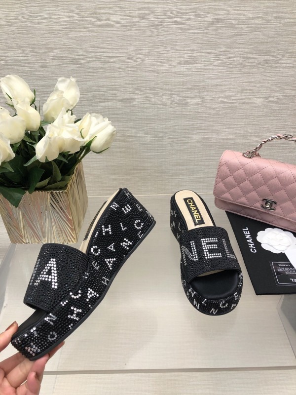 2025 Slippers Chanel Black Fabric Slippers