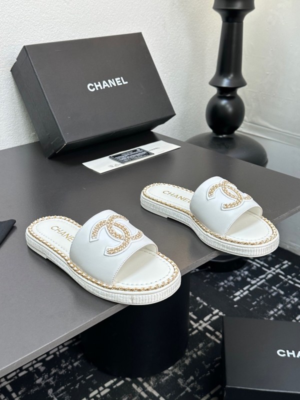 2025 Slippers CHANEL White Leather Woven Chain CC Logo LY00320