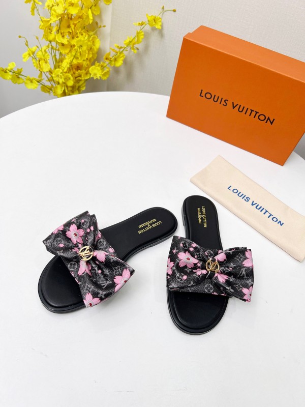 2025 Women Louis Vuitton Black Pink Leather Slippers LY00190