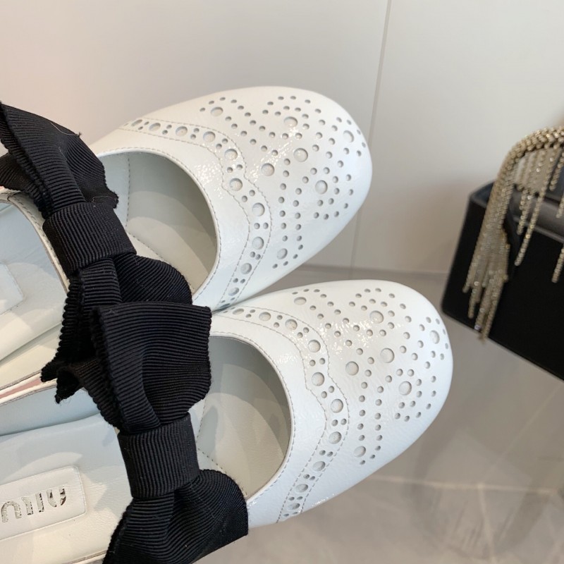 2025 Women Miu Miu White Leather Mary Jane Brogue Bow KFY00280