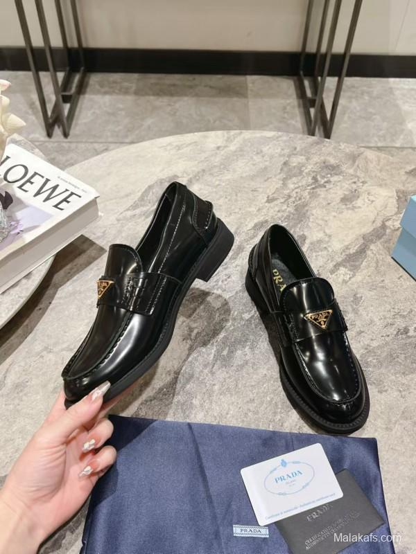 2025 Women Prada Black Leather Loafer KFY00270