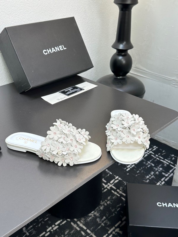 2025 Women Chanel White Leather Slippers