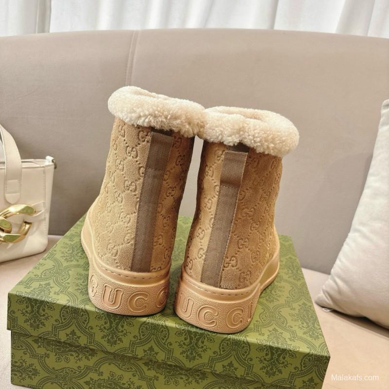 2024 Women Gucci beige suede snow boots with shearling lining MJ00350