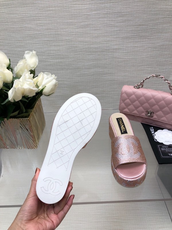 2025 Women Chanel Pink Leather Slippers LY00320