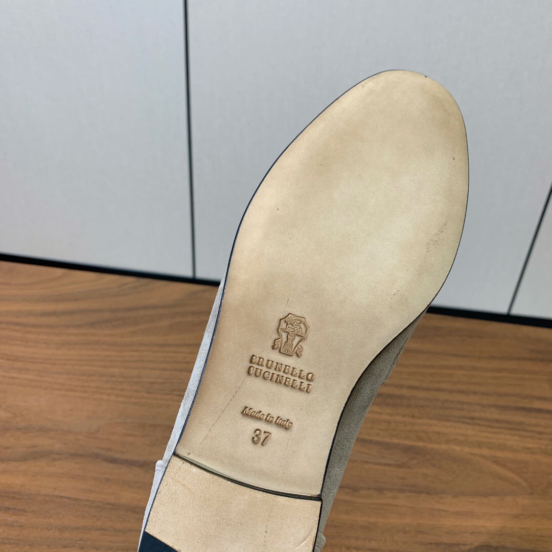 2025 Unisex Brunello Cucinelli Beige Suede Loafers Handmade Craftsmanship KFY00300