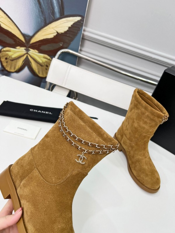 Chanel Quilted Leather Flat Ankle Boots with Four-Leaf Clover and CC Logo - LY00400