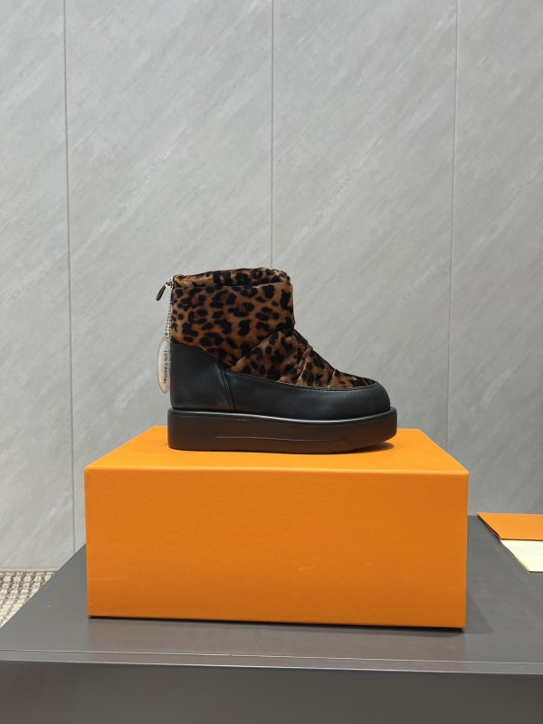 Louis Vuitton Fall/Winter 2025 Snow Boots with Round Toe and Thick Sole - KFY00310