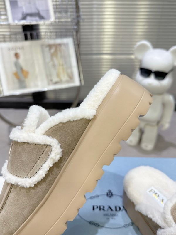 Prada Spring-Summer 2025 Runway Shearling Slippers - KFY00280