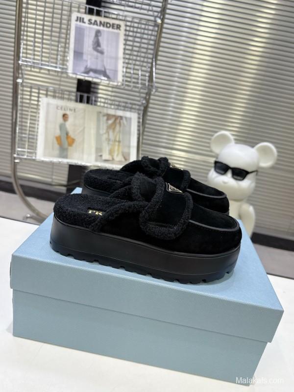 Prada Spring/Summer 2025 Runway Shearling Slippers - KFY00280