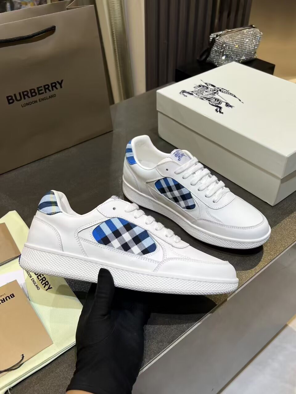Burberry 2025/SS Italian-Made Sneakers with Equestrian Knight Design Label - KFY00300