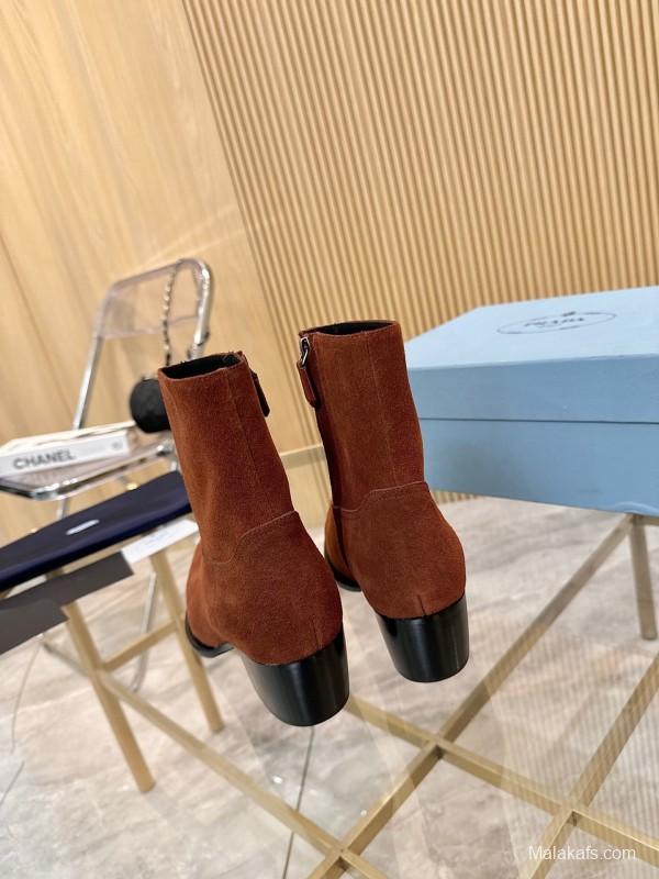 Prada Classic Pointed Boots 2025 SS Collection - L Y00330