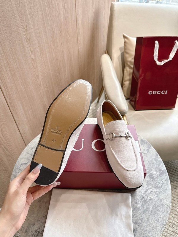 Gucci Leather Loafers with Horsebit Detail - LY00330