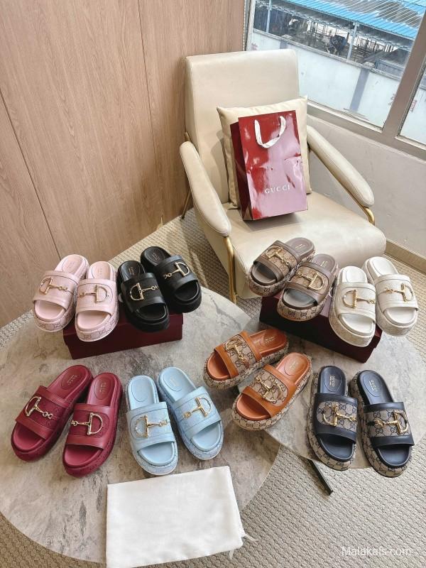 Gucci 2025/SS Women's Sandals with Iconic Horsebit Detail and Gold Hardware - LY00270