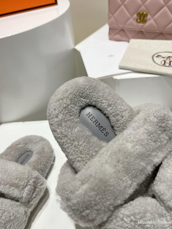 H Classic Love Tuo Er Jiu Full Wool Slippers with Slightly Curled Wool - LY00270