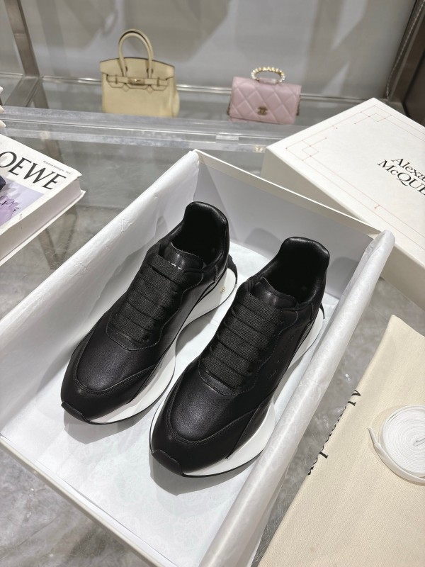 Alexander McQueen Sprint Unisex Sneakers with Seal Logo - LY00