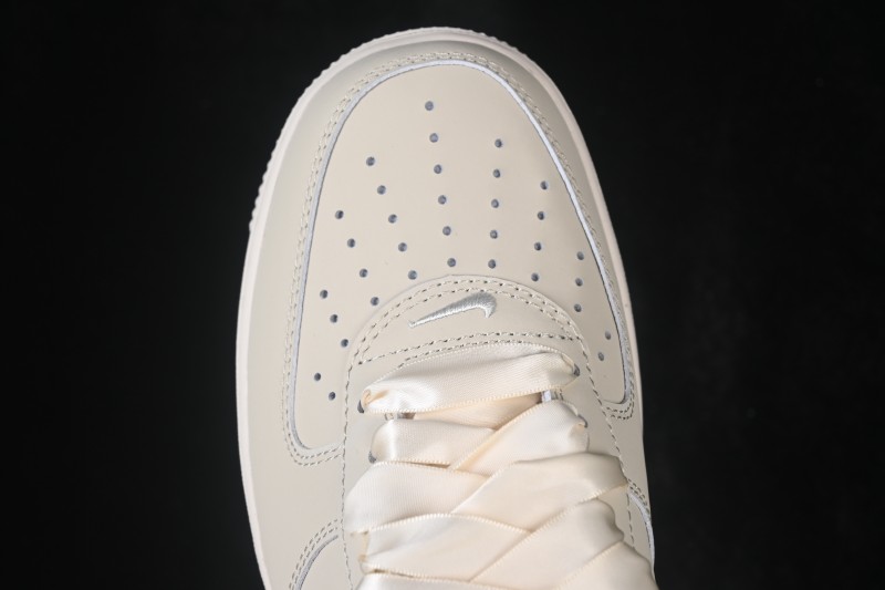 Nike Air Force 1 '07 Low Basketball Sneakers with Full-Length Air Cushion - IR0871-100